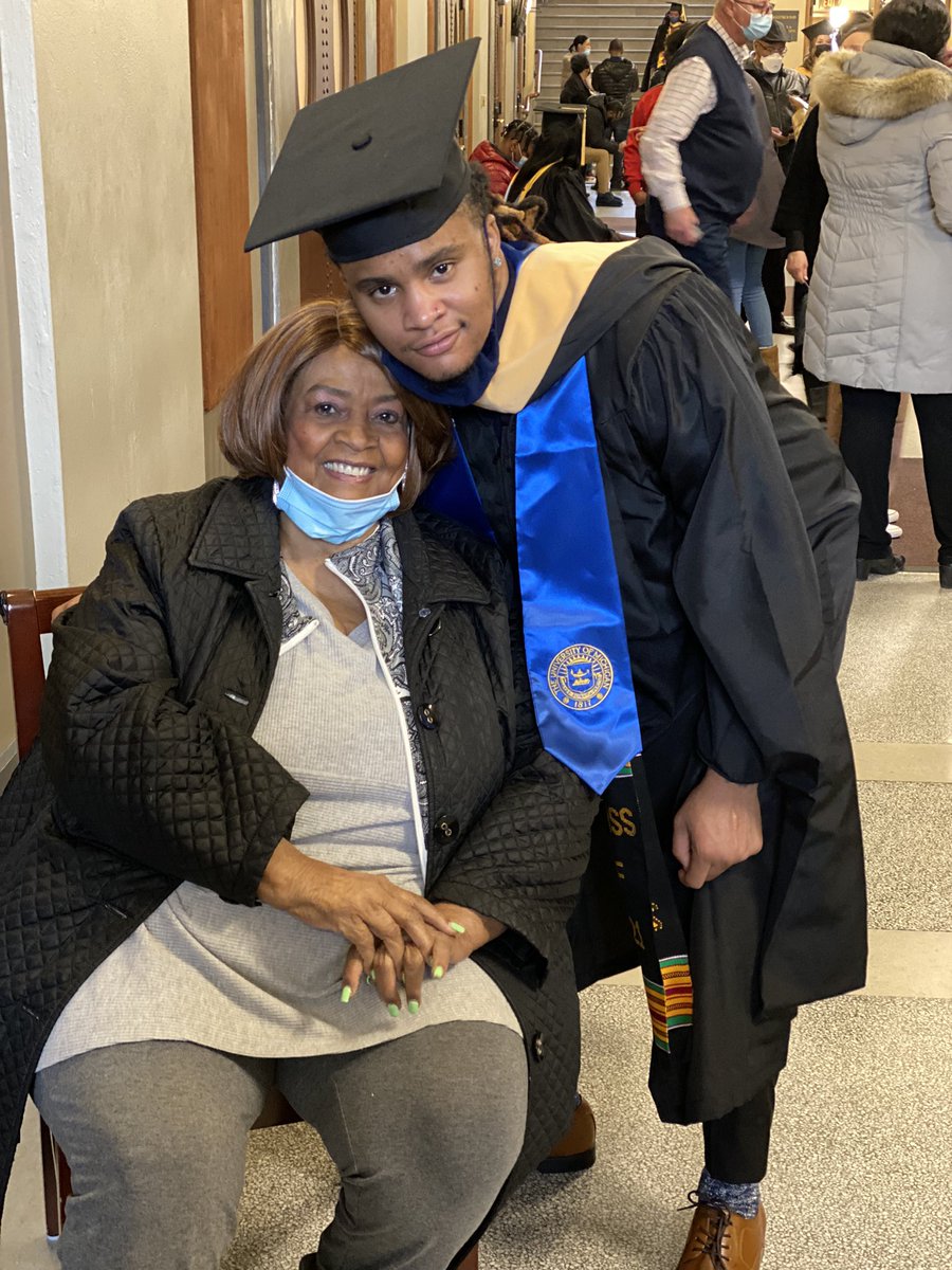GA_ball_Is_Life's tweet photo. COVID-19 ain’t let my momma see me walk across the stage for undergrad so 16 months later I gave her that experience for my masters…..slattt🖤 https://t.co/QVHp29thjU