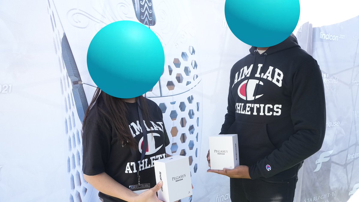 aimlab's tweet photo. Orbs united at #FINALCON last weekend 🔥@Finalmouse https://t.co/614efG6kjR