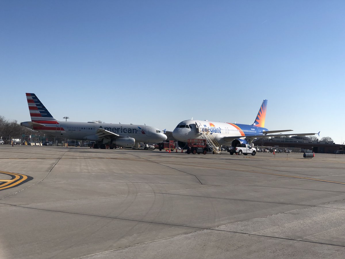 DSM Int'l Airport tweet media