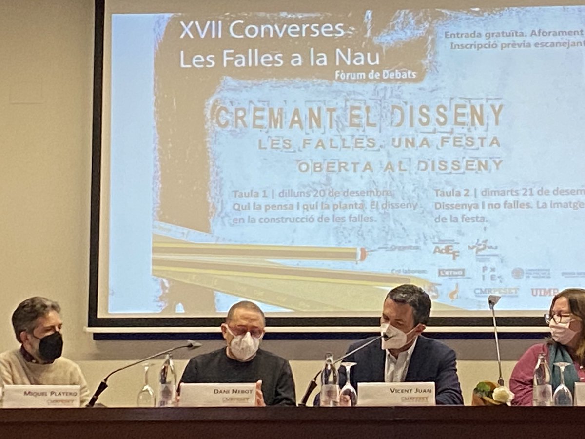 estudisfallers's tweet photo. Dani Nebot posa en valor la gràfica en #FallesNau com a resultat del procés del disseny i posa en valor la sociabilitat col·lectiva en les #falles com a col·lectiu que escull com expressar-se https://t.co/C74TXsr6SL