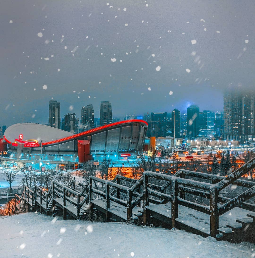 TourismCalgary's tweet photo. Winter Solstice marks the first official day of winter and with snow on the way, it finally feels like Christmas. Photo by: https://t.co/MqNIOR4tTa https://t.co/1EkCEz5pVk