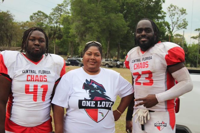 MaMaBrina n her son Debo🤘🏿 He scored his 1st career TD this game proud of the young fella https://t.<a href="/tag/23approved"class="tags"><span>#23approved</span></a>