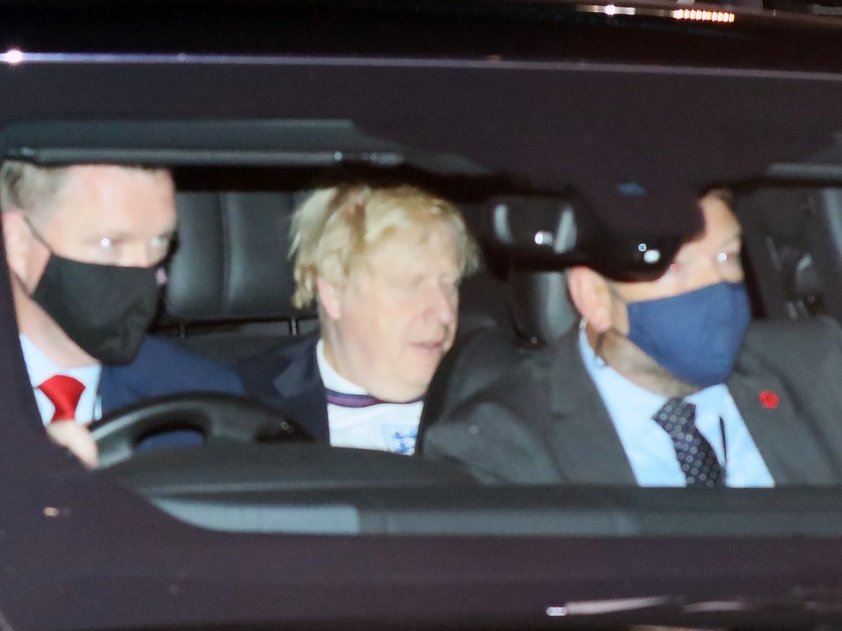 Soc_Sciences's tweet image. Can you spot the really special person which the rules don&apos;t apply to?

🤔

#oneruleforthem 
#oneruleforusnorulesforthem