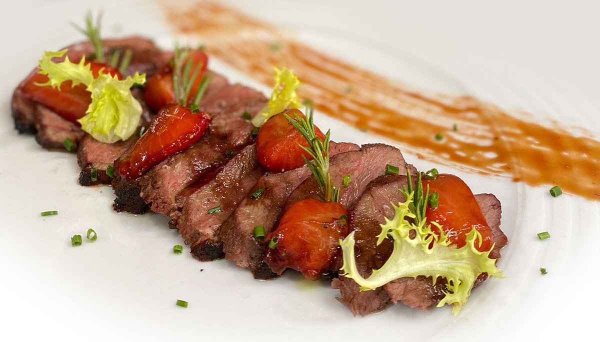 Magret of duck with strawberries and @avgvstvsforvm