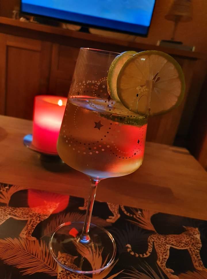 Shorty291118864's tweet photo. @DieRaffa Alles alles Liebe zum Geburtstag ! Leider kenn ich das auch !
Ich trink ein Glas auf Dich !
#haltedurch https://t.co/PECiV2ppMw