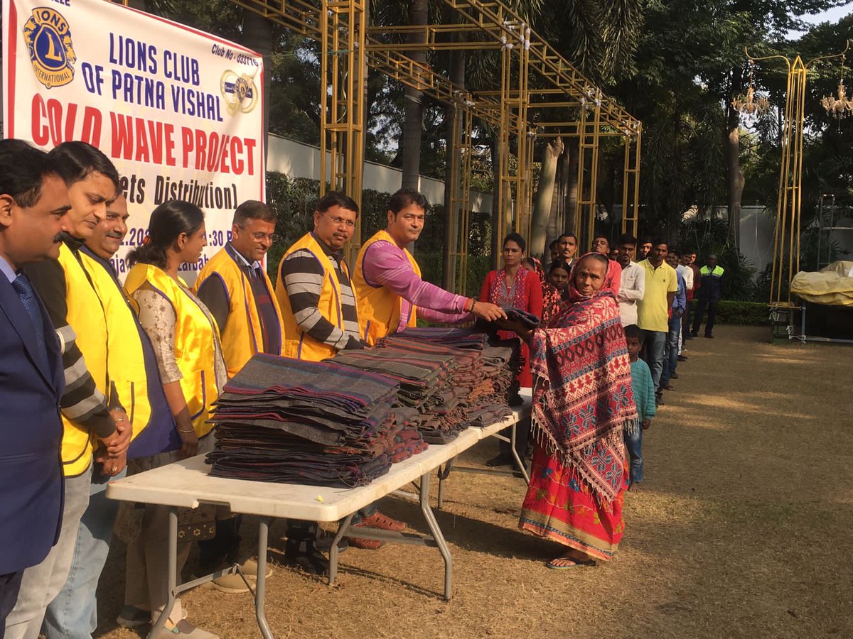 LionsPatna's tweet photo. Dated : - 19.12.2021 _ Lions Club Patna Vishal distributed  100 pcs of blanket at Raja Ghat, Gulzarbagh patna to the needy peoples under the Cold Wave Project.. https://t.co/pZUsPCIgbk