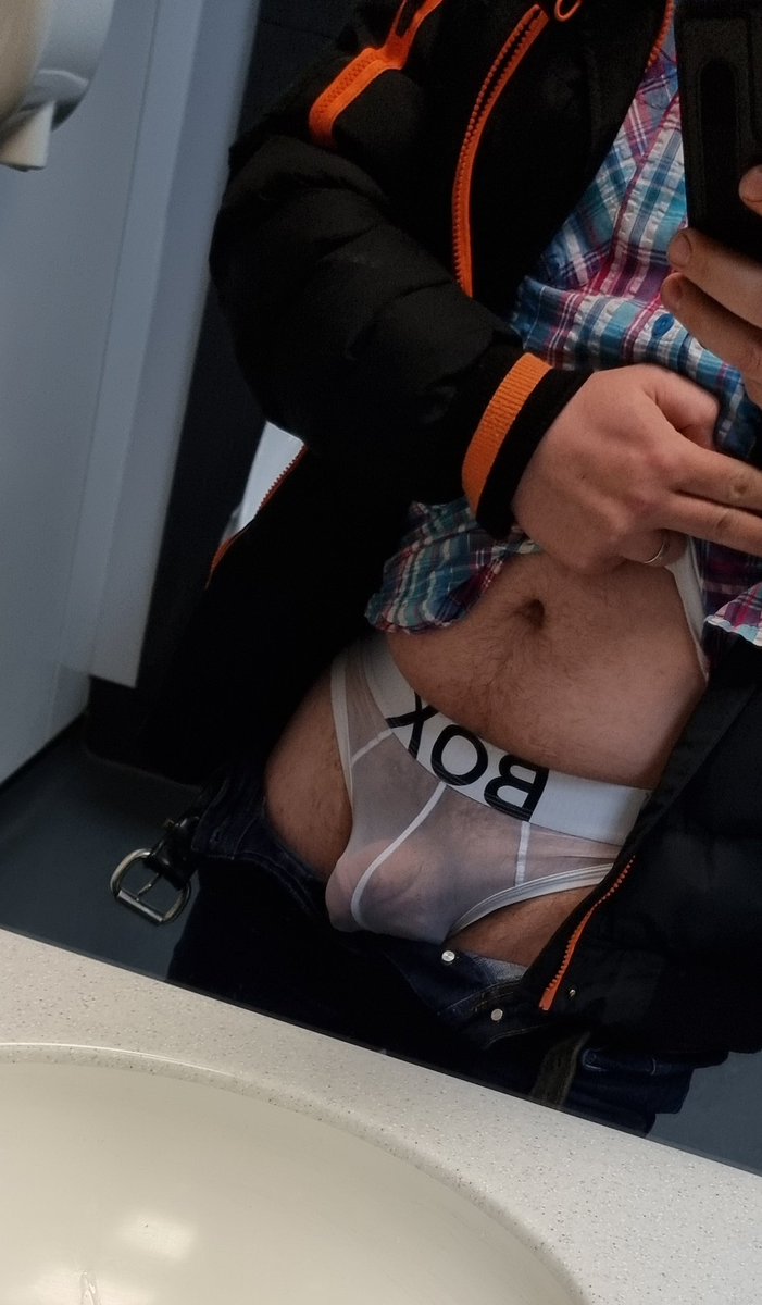 Tg85Tom's tweet photo. @Liamwatts23 Mmm I love work wear https://t.co/1UYrSIv3dD