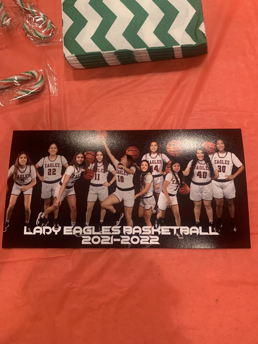 Merry Christmas from my FAMILY to yours! 🎄🎁🦅🏀 #family #ladyeaglebasketball