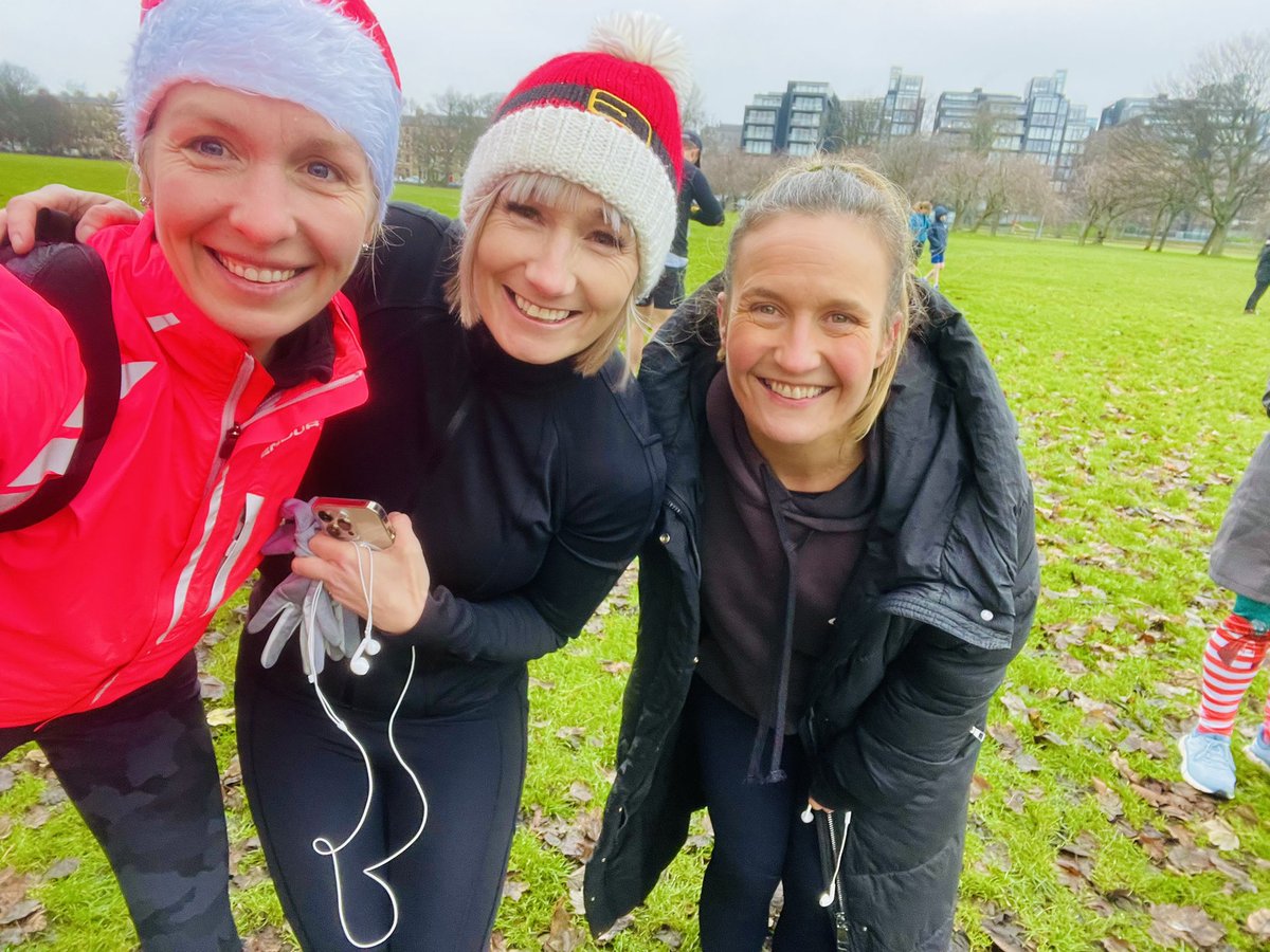 MairiMMcInnes's tweet photo. Week 3 of #marcothon #🏃🏼♀️✔️ 5km every day in Dec 💥. The middle age dodgy knee / leg beginning to complain, so praying to the #marcothon gods to jog on 🤞🏻. Well done and keep going everyone! We’ve got this 💥💪🏻@themarcothon @UKRunChat @runr_uk @jogscotland #runup2xmas #running https://t.co/sLQzvnVTbi