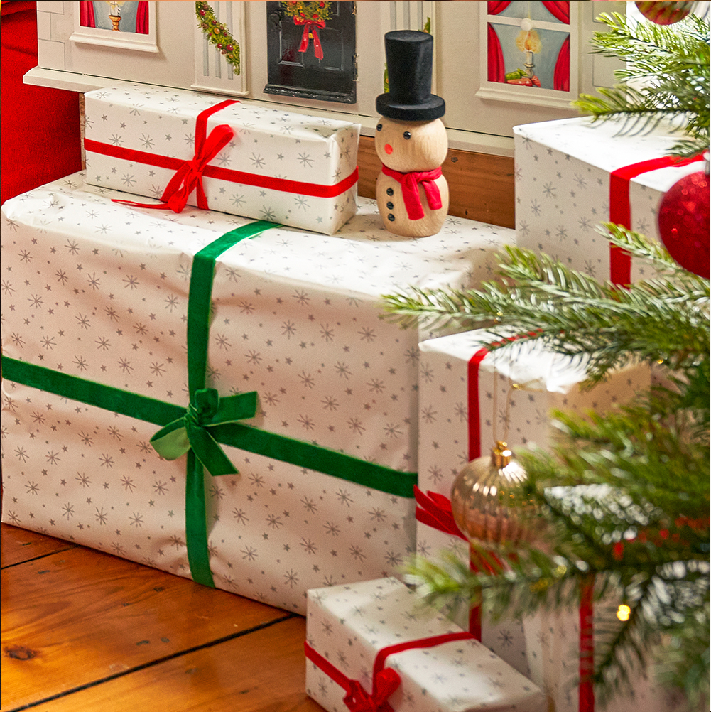 DragonsofWalton's tweet photo. Comment below! What did the little ones unwrap this Christmas? We want to know! 🎁 #christmastime #christmaspresent #childrensgifts https://t.co/qNLQ9k5Wuj