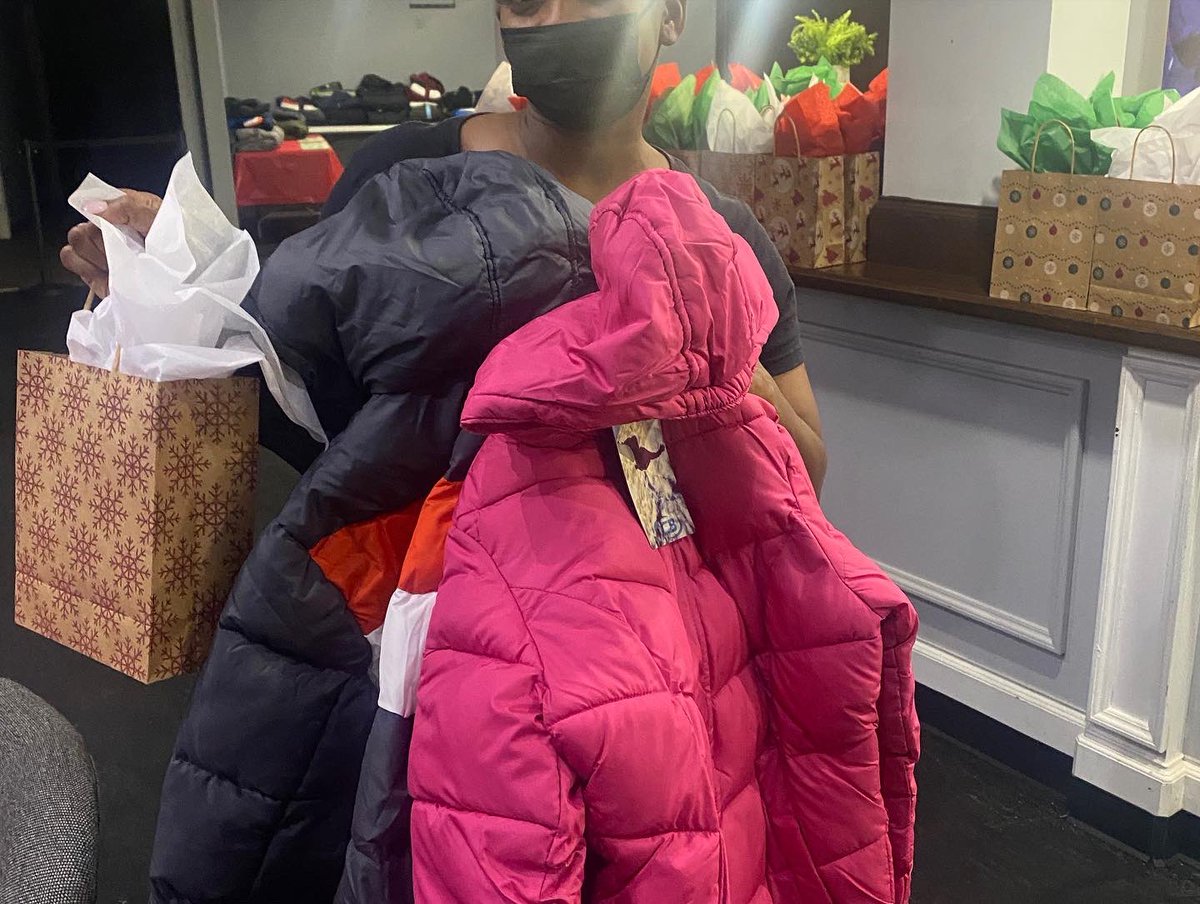 BGCMAATL's tweet image. 🧥🧣🧤 Bundled Up With Joy: The Embassy ATL Coat Giveaway gifted more than 100 brand NEW coats to members of the Michael A. Grant and the A. W. “Tony” Mathew’s Boys &amp;amp; Girls Club. 

Click the link for a full recap of all our ✨holiday cheer at #bgcma 

bgcma.org/tis-the-season…