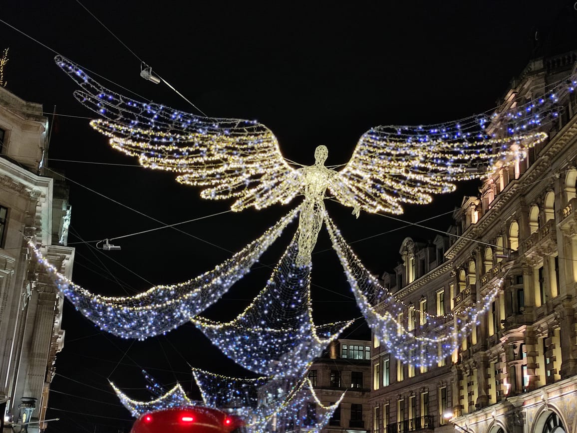 pappuschagne's tweet photo. #Christmas in #UK ❤ https://t.co/vVG9VxPOne