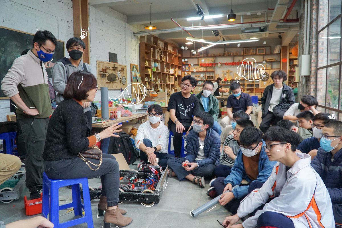 FRCTeam6520's tweet photo. [MOCK GART 2021] There are only a few days left, the last days for both teams to prepare before the MOCK final. The emotions in the Complex 01 workshop have been becoming more litter than ever! https://t.co/lBOCPi9mLR