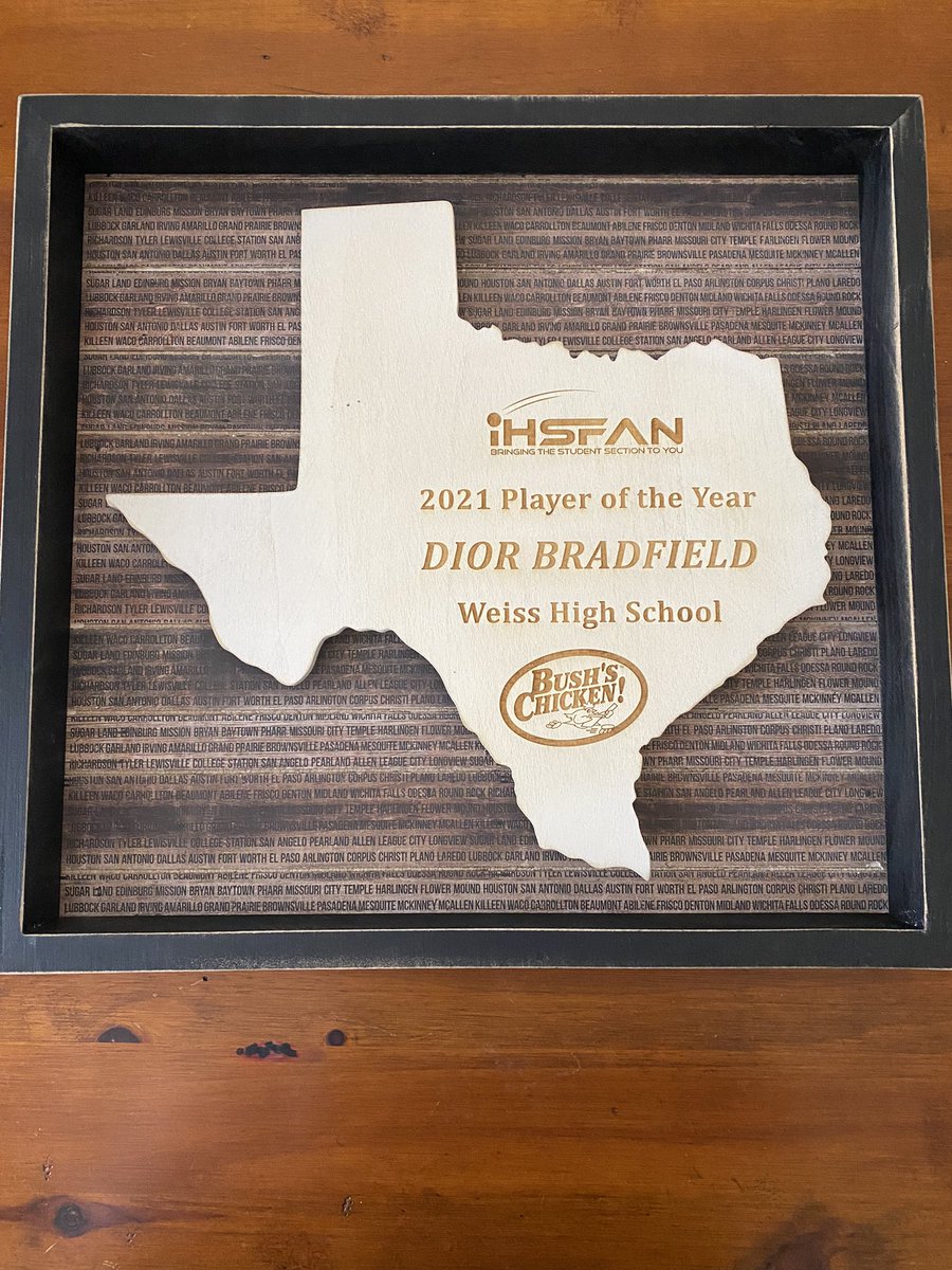 ihsfan's tweet photo. 🚨🚨Congratulations to Dior Bradfield @bradfield_qb12 Weiss High School @WeissFootball @Weiss_ABC @WeissHighSchool @PfISDAthletics 2021 IHSFAN Player of the Year @BushsChickenATX @FlxAtx @TheHornATX https://t.co/DG7t83Mh1K