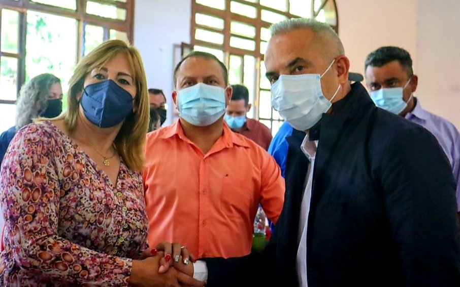 Claplastiendit1's tweet photo. #Entérate 📸 | El Gobernador del Táchira @FreddyBernal, desarrolló el 1er encuentro con los 29 #Alcaldes electos por los diferentes partidos políticos @PSUVTachira
@ADemocratica, @CopeiTachiraVe, 
 de la entidad andina. #ReconciliaciónYPaz

@arguelloyepfri @BermudezJoseA https://t.co/scM1dAXBP8