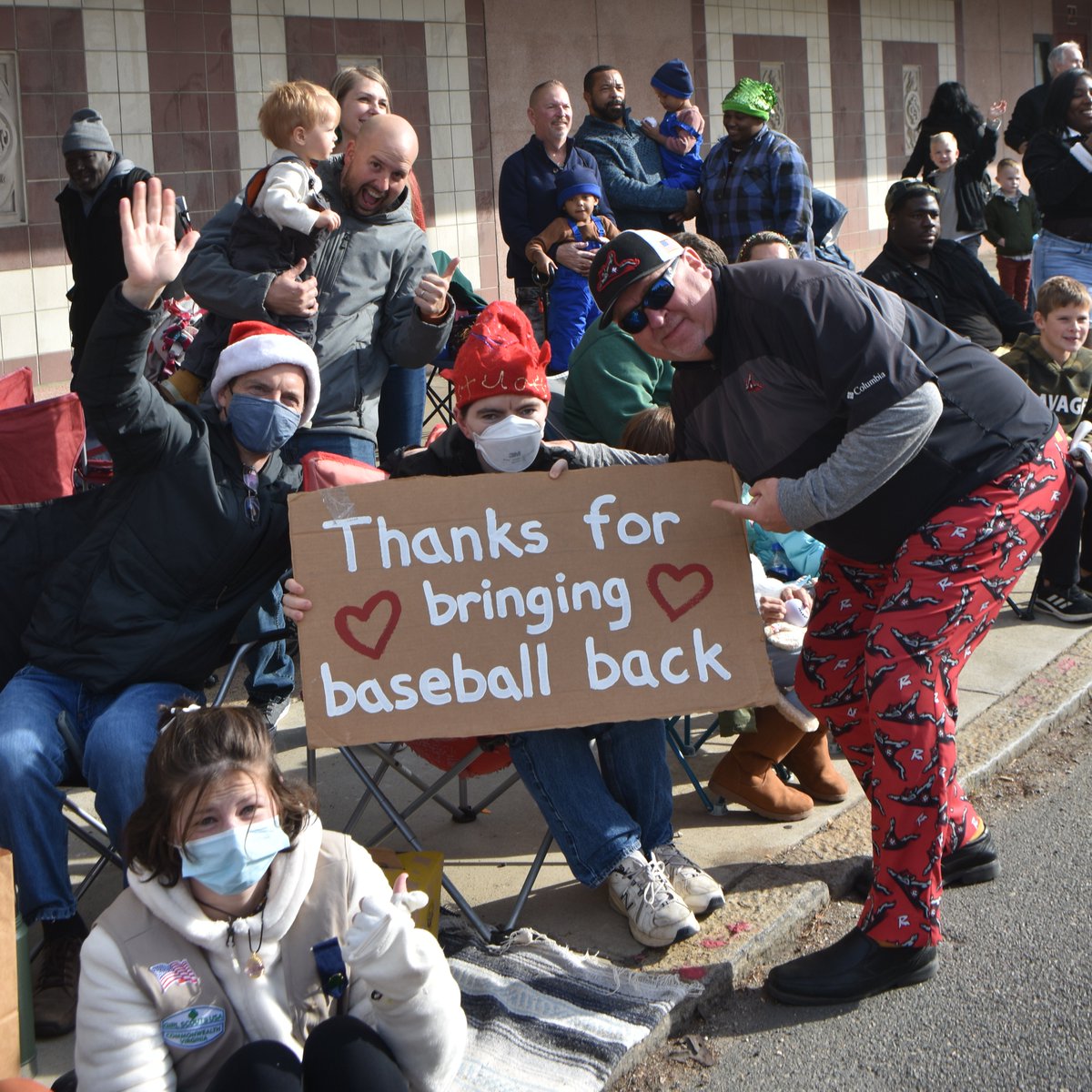 GoSquirrels's tweet photo. The Flying Squirrels love seeing RVA smile, and we’re trying to bring joy to as many people as we can this holiday season.
Thank you to everyone that helped us collect donations for the Ronald McDonald House and the Salvation Army.
#RVAProud https://t.co/74frTBMvHQ