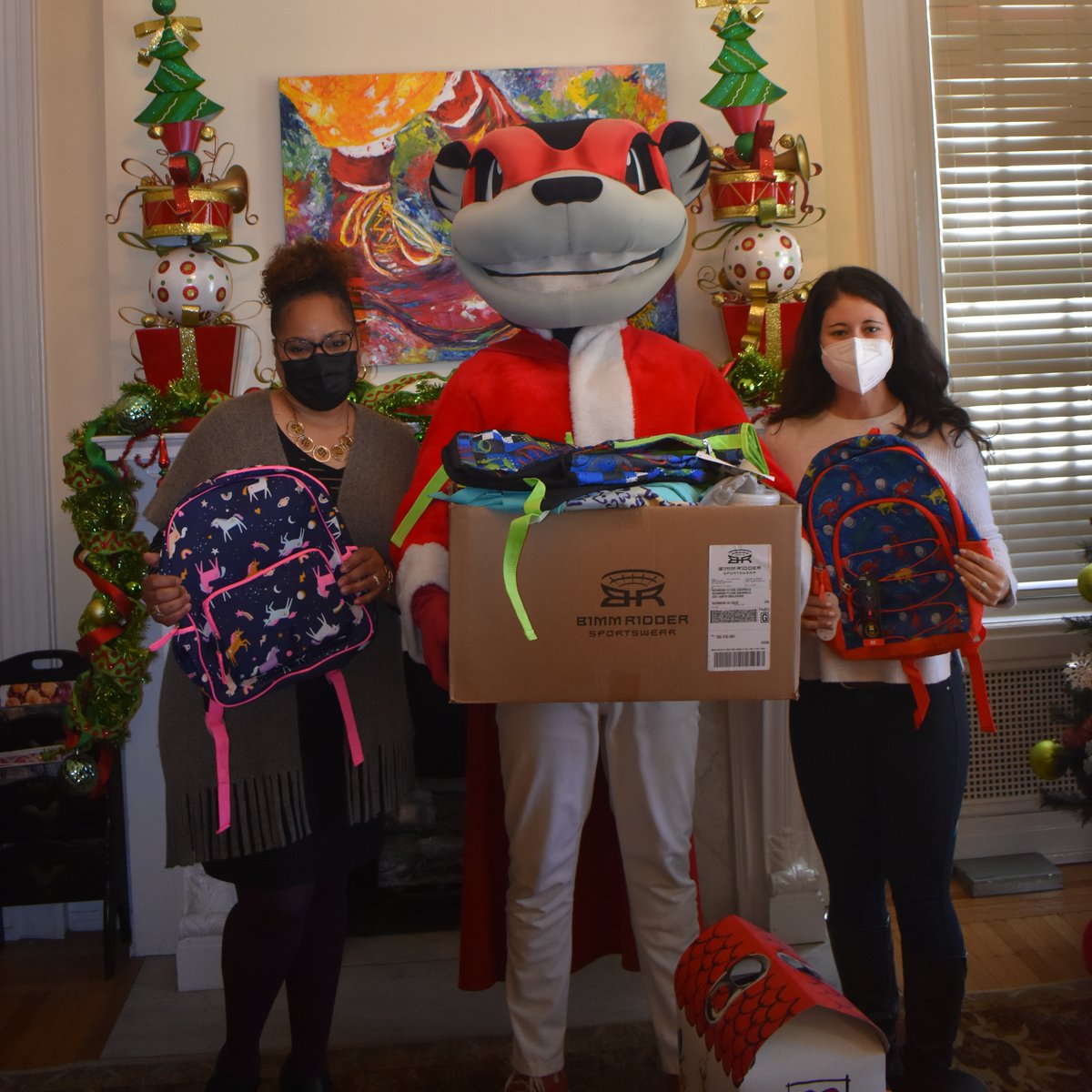 GoSquirrels's tweet photo. The Flying Squirrels love seeing RVA smile, and we’re trying to bring joy to as many people as we can this holiday season.
Thank you to everyone that helped us collect donations for the Ronald McDonald House and the Salvation Army.
#RVAProud https://t.co/74frTBMvHQ