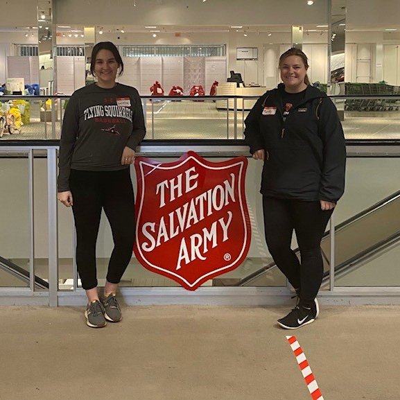 GoSquirrels's tweet photo. The Flying Squirrels love seeing RVA smile, and we’re trying to bring joy to as many people as we can this holiday season.
Thank you to everyone that helped us collect donations for the Ronald McDonald House and the Salvation Army.
#RVAProud https://t.co/74frTBMvHQ