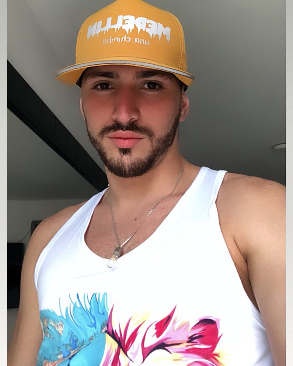 Hola, espero no haber llegado tarde a la fiesta 🎉 dame un RT de bienvenida. 😅