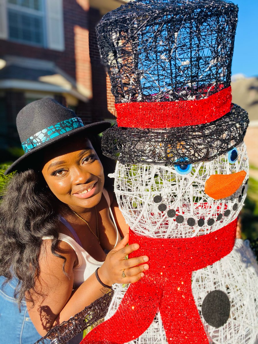 Preeminent_Soul's tweet photo. The weather outside isn’t frightful, and our Splendiferous hat band is extra delightful! 

#hatband #fedorafashion #stylishaccessories #africanprintsinfashion #ankarafashionstyle #ankaraslayers #tribalprint #tribalfashion #finegirl #ankaralovers #blackownedfashion https://t.co/31ELYqanTi