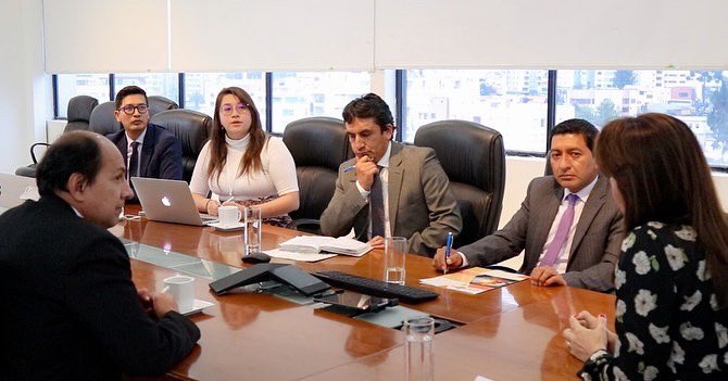 vmaino's tweet photo. Por primera vez conectamos 4 parroquias llevamos internet y servicios digitales este año y nuestra meta es cubrir toda la provincia de Bolívar. Con el gobernador @ReguloVerdezoto analizamos la ruta a seguir, la que incluye trabajo en conjunto con los GADs y el sector privado. https://t.co/z7SxSm0B6h
