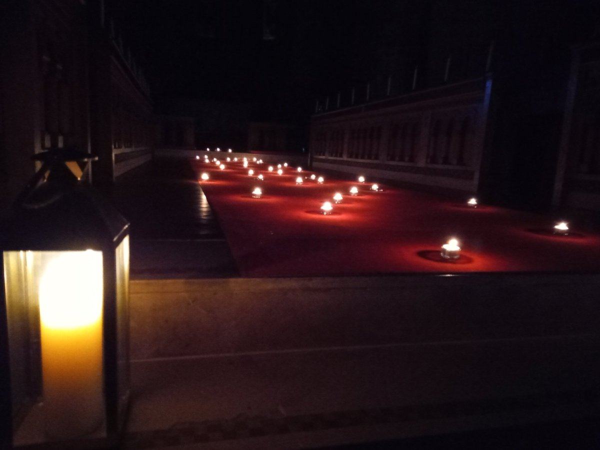 Final Advent Reflection starts at 7pm. 
All is in darkness as we wait for the Light.