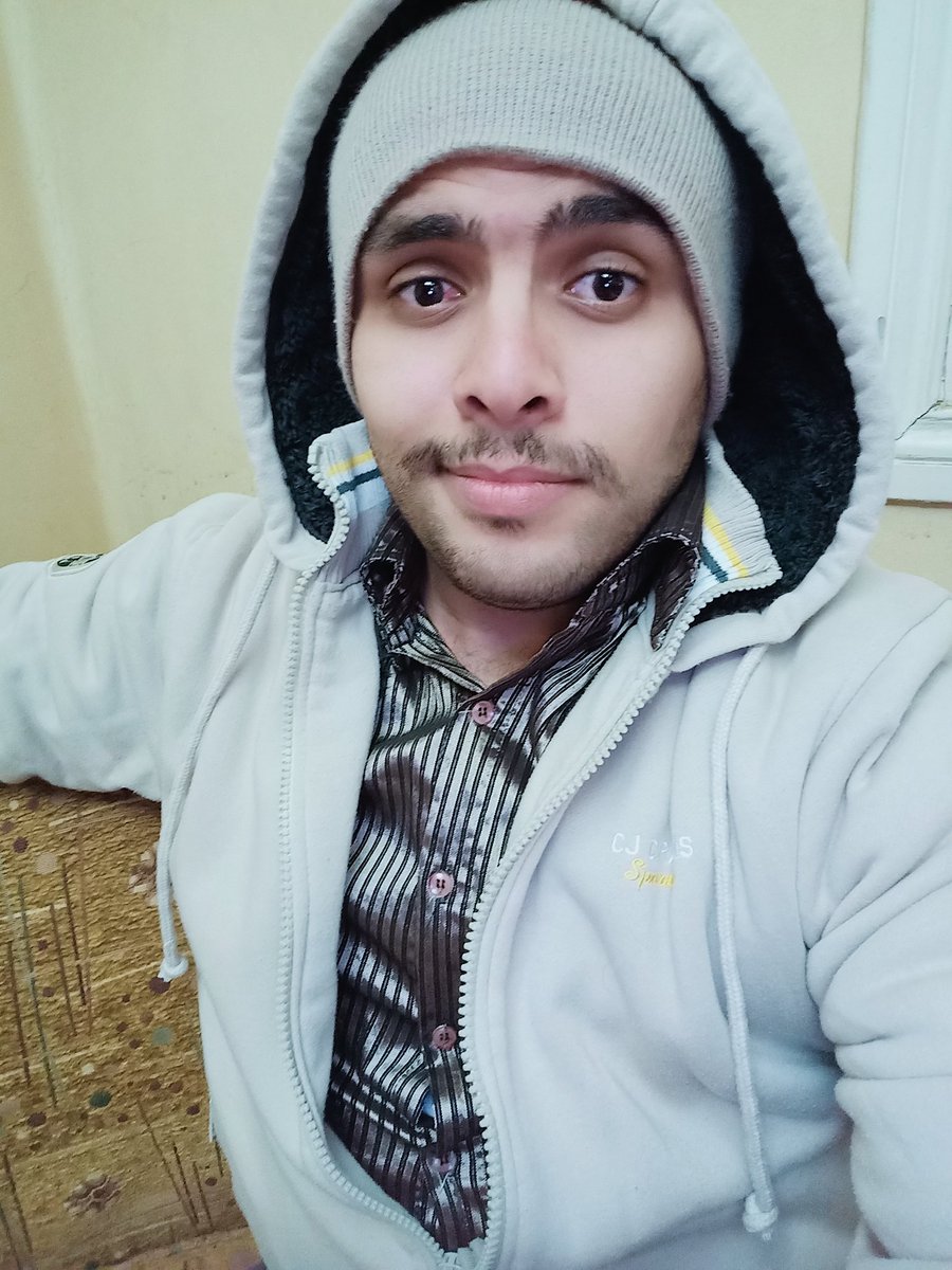 وده قلة نوم  ولا حشيش اللي في عينك  ده ؟!
ده وجع قلب يا فندم 💔