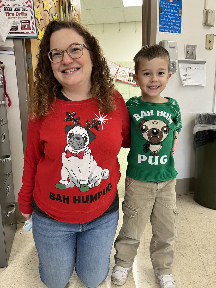MrsDiSilvestro3's tweet photo. It’s so fun when realize you are twinning with one of your favorite teachers!  @McClellan_WJHSD  @MrsDavidson9 https://t.co/U19BmGfpj4