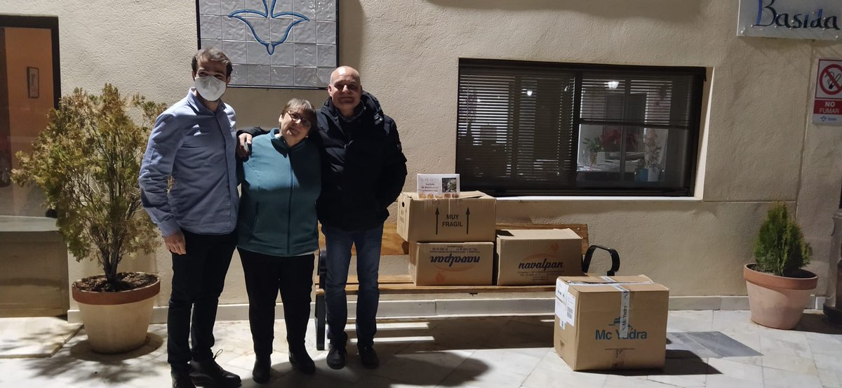 lasallegrinon's tweet photo. Hoy hemos hecho entrega a #Basida en Aranjuez de parte de lo recogido en nuestra Campaña Solidaria de Navidad. Gracias a todos los que habéis querido aportar vuestra ayuda a los más vulnerables. https://t.co/rFoTelUszQ