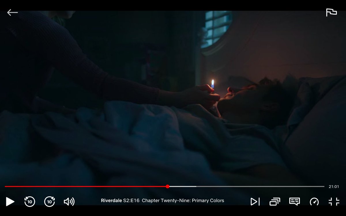 moodforchaospod's tweet photo. Screencaps for S2E29: How is the picture of Penelope dragging Cheryl down the halls of a hospital with fury in her eyes the least weird image in this set? https://t.co/qEj5vnMtaQ