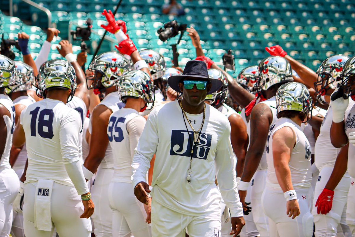 lisalatai58's tweet photo. S/O to all my boys and coaches at Snow ! We had 11 guys given All American Honors and I’m blessed to be apart of that group. And w that being said I am Grateful to announce I’ve been given a scholarship from THEE Jackson St University 💙💪🏽 @DeionSanders #IBELIEVE https://t.co/YTolJVfzfW