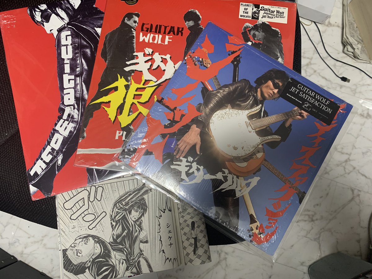 グランドジャンプむちゃ掲載「怨み屋本舗WORST特別編」は荒羽天馬にスポットを当てていますが、ギターウルフのセイジさんをモデルにしています。
狼惑星の頃からのファンでCDは全部持ってるしレコードも10枚位持っています。
ギターウルフはイヤフォンじゃなくスピーカーで大音量で聴くのがオススメ🔉