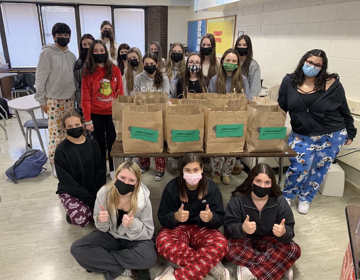 SmithtownCSD's tweet photo. HS West's Advanced Clothing Construction Class Teams with FCCLA to Assist Local Families

Details: https://t.co/vdrF9EMsby

#believe https://t.co/XOPIip9d6W