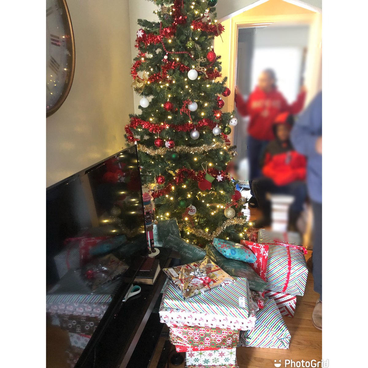 We’ve been busy spreading Christmas cheer this week!  The first family we ever helped move into their forever home got a new Christmas tree and all they need for a merry Christmas!  Thank you to <a href="/CalebWProject/">Caleb White</a> for giving us this amazing opportunity!  <a href="/WeAreSCHS/">Stoney Creek High School</a> <a href="/rochcommschools/">Rochester Community Schools</a>