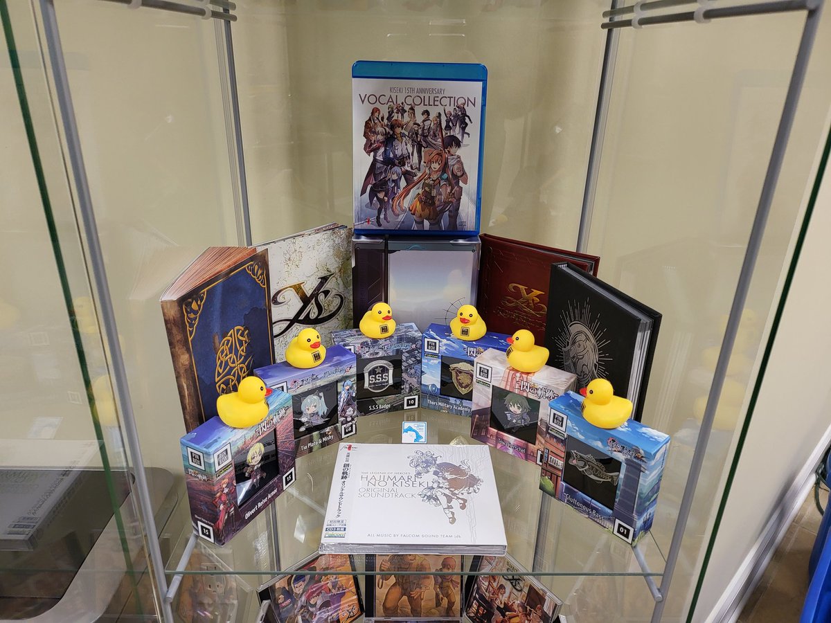 Suchay72's tweet photo. Thx @PinBoxLtd for sending me the extra ducks I requested so I could have one duck per pin. NOW THE COUNCIL OF DUCKS CAN BEGIN. https://t.co/pNguL66AAt