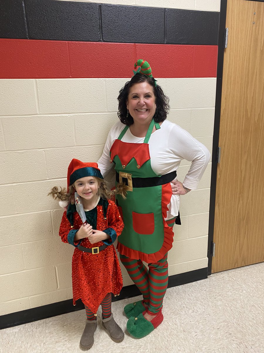 SuffieldE's tweet photo. Last day before break fun! #beanelf #lovesuffield https://t.co/l7M1NnRNNb