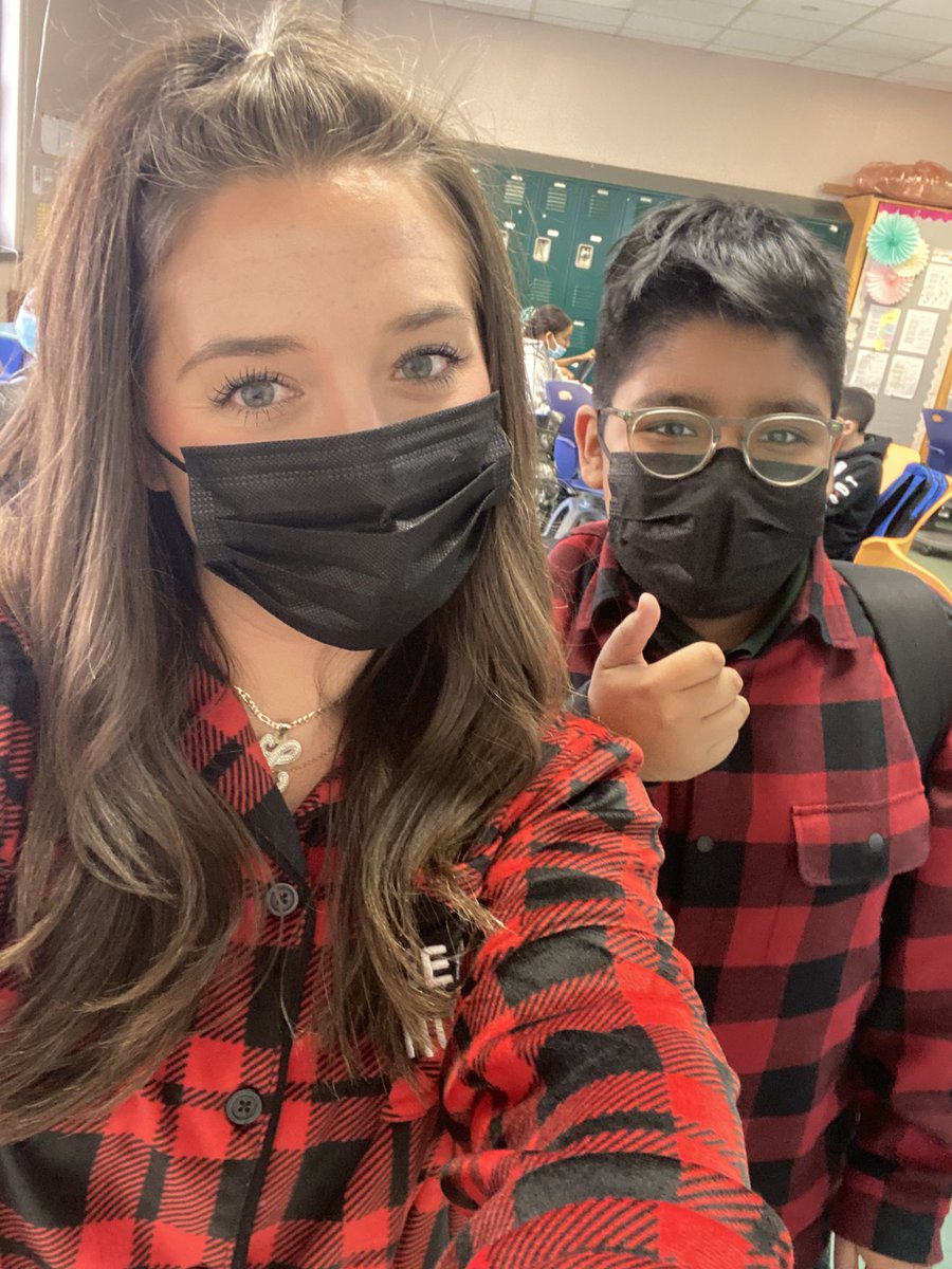 CaseyTobin10's tweet photo. Thumbs up for Pajama Day! #702💚 https://t.co/WMsvXlmKy3