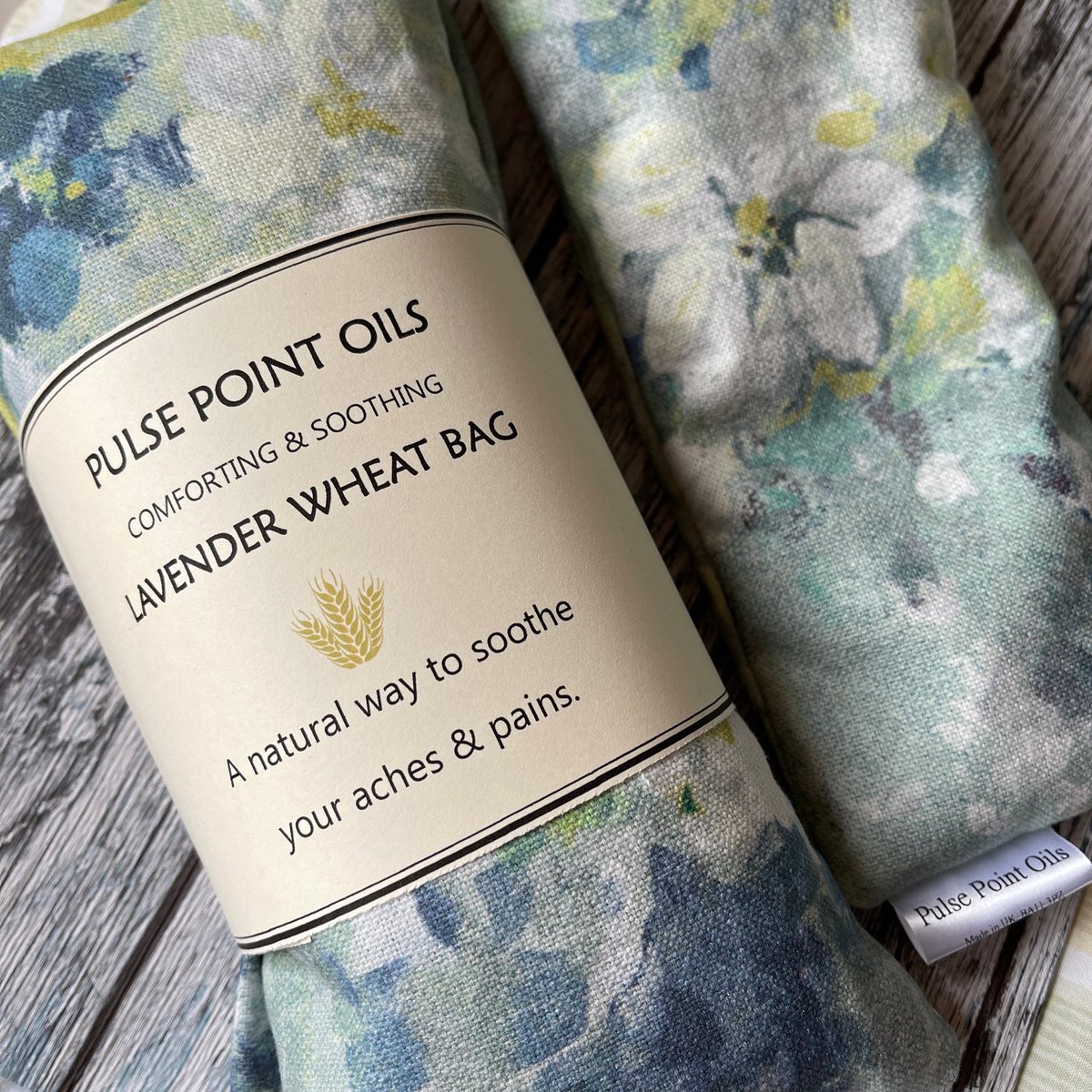 HRusbridge's tweet photo. Lavender Heating pad neck wrap for those warming cosy nights in. Perfect New mum aromatherapy wheat bag gift, that’s practical and comforting  https://t.co/qj5BhBmHWb
#practicalgifts #readytopost #newmum #handmade #wheatbagheaven https://t.co/PoS6TuWfF4