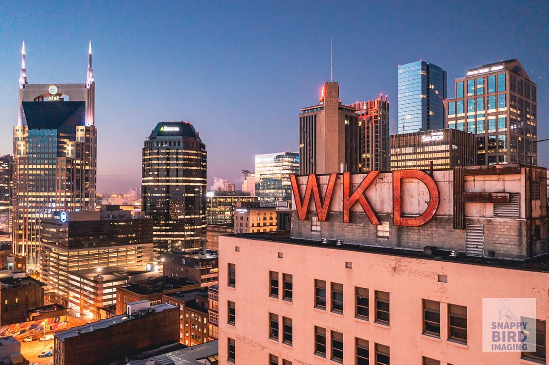 visitmusiccity's tweet image. Nashville. The old, and the new. 🤩 

📸: Insta / @ snappybirdimaging