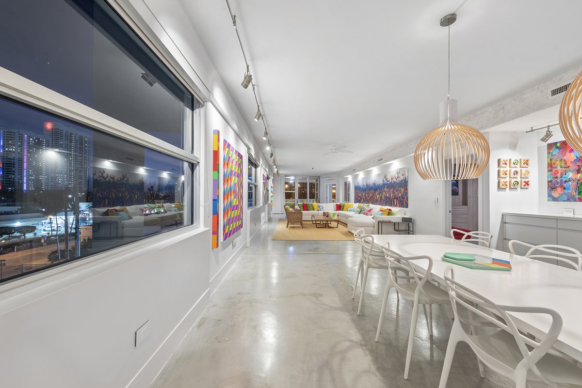 MIAwaterfront's tweet photo. Just Listed‼️This unit embodies artistic sophistication throughout. 😍

1520 Lenox Ave #PH4 | Miami Beach, FL 
2 BD + 2.5 BA | 2,496 Living SF

💸Asking Price: $1,700,000💸

𝐉𝐮𝐥𝐢𝐚𝐧 𝐉𝐨𝐡𝐧𝐬𝐭𝐨𝐧⁣⁣⁣
Broker Associate - @corcorangroup
#forsale #corcoran #luxuryrealestate https://t.co/yqj3MKI3Su