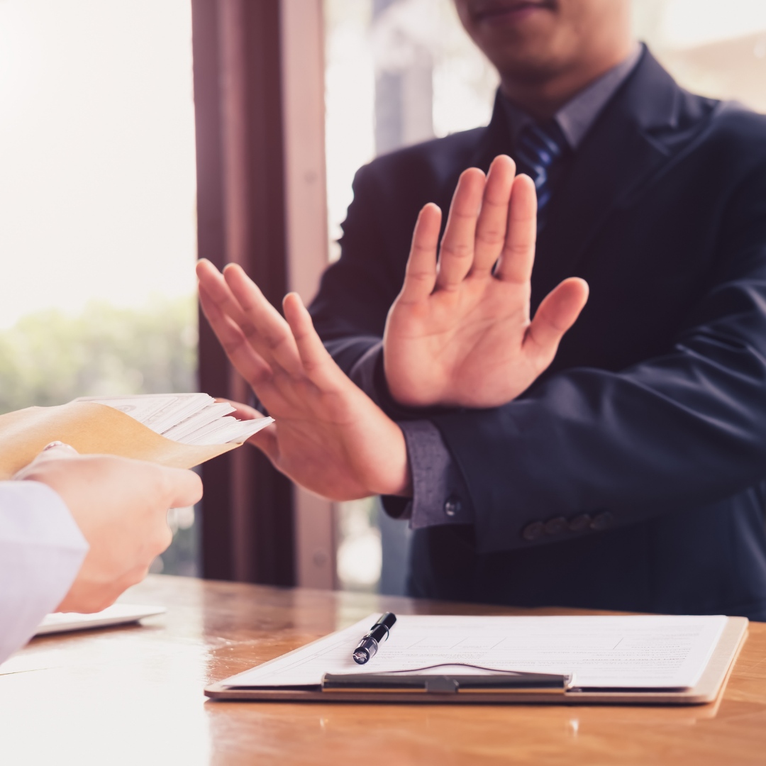 WakefieldEHS's tweet photo. In one recent study of 1,379 hiring managers in the U.S., 35% say they will automatically reject candidates who do not write their COVID-19 vaccine status on their resumes. Read more at https://t.co/1lODrqRAry. (ResumeOk)

#COVID19 #EHS https://t.co/rnIOgRqj5X