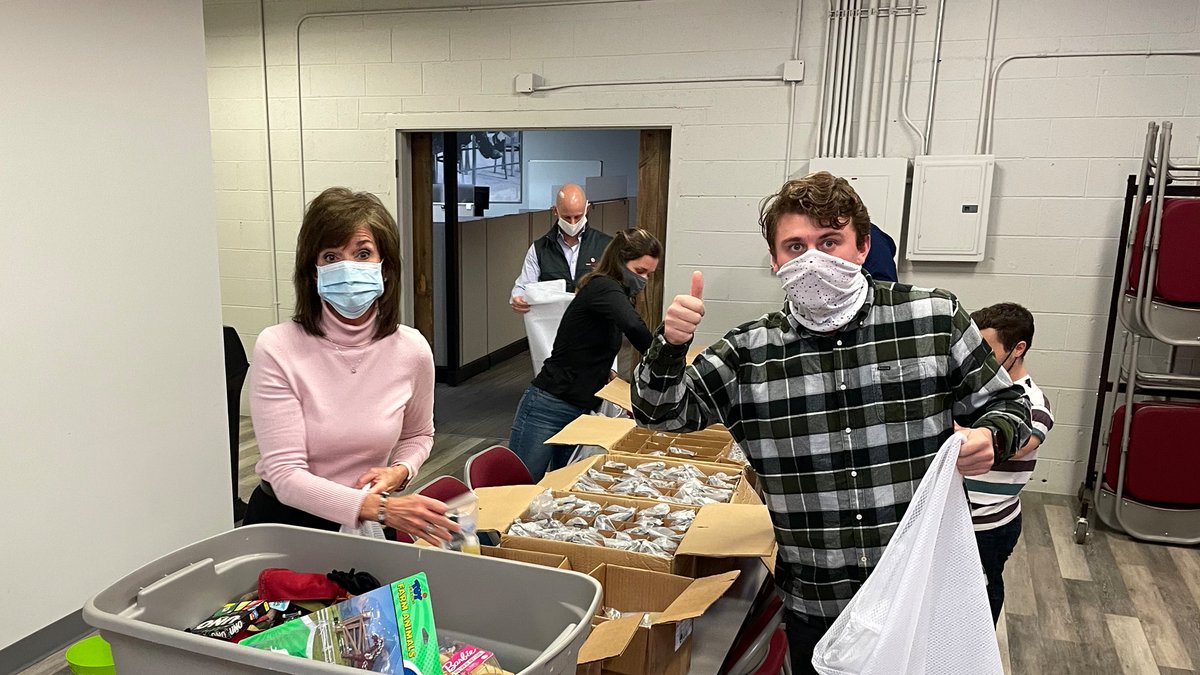 Whether assembling gifts for Faith Mission residents or Ronald McDonald House Charities of Central Ohio families, our people are always ready to help. Thanks to our volunteers who have joined ComResource in lifting the spirits of others during this challenging holiday season.