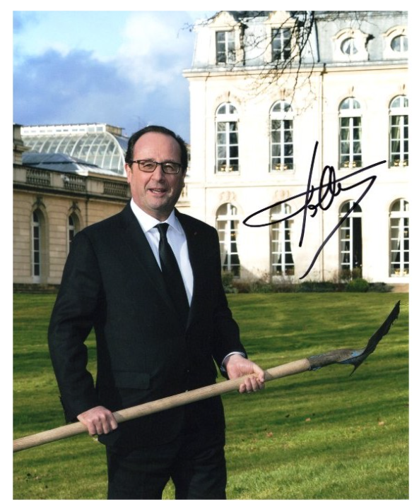 gauthvaillant's tweet photo. Découverte du jour: le site https://t.co/NTcDEWbAyk, spécialisé dans la vente de photos dédicacées, a une catégorie "Politique" qui recèle un certain nombre de pépites. Un thread ⬇️ https://t.co/RbObp99lFl
