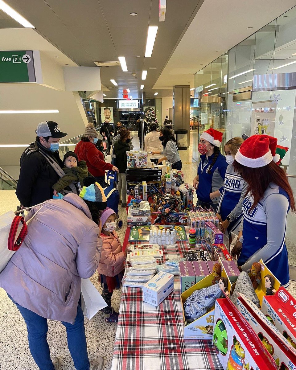 JPDFoundation's tweet photo. What every kid should have for the holidays? A new toy and a new book! 

With the help from our friends of @linc_nyc @remitly @BookreadsS, Social Skills in Motion and Social Eyes Optical we made that possible for our community last Saturday! 

Thank you for participating! https://t.co/xBAwhMp6iN
