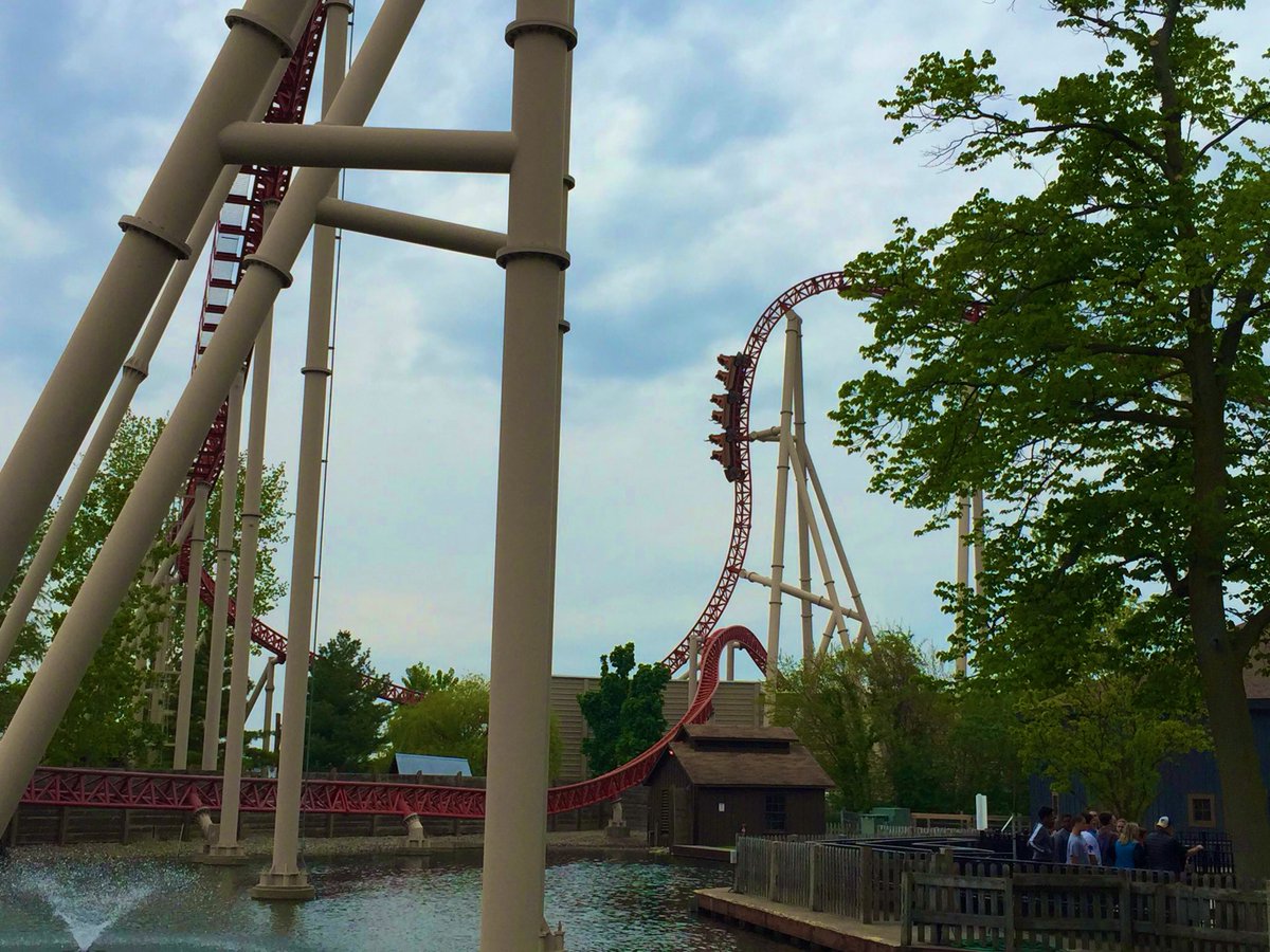 Coaster365's tweet photo. #5 - Maverick - Cedar Point
I adore rides where the signature element isn’t right at the beginning. Maverick gives you some amazing first drop/twisty appetizers right before that BEAUTIFUL launch entrée, and into some sweet deserts. 👨🏻🍳 💋
#25DaysOfRollers #25DaysOfCoasters https://t.co/zdbYN7TByv