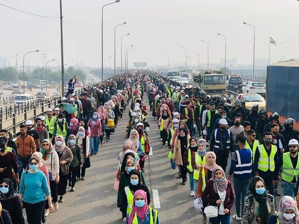 ما يحزن أن هذا الوطن المهيب أعطى الهيبة والدعم لكل الغرباء وابنائه يفترشون الطرقات مطالبين بأبسط حقوقهم ؟؟
الشهادات العليا 
#الكاظمي_يسرق_حقوقنا
