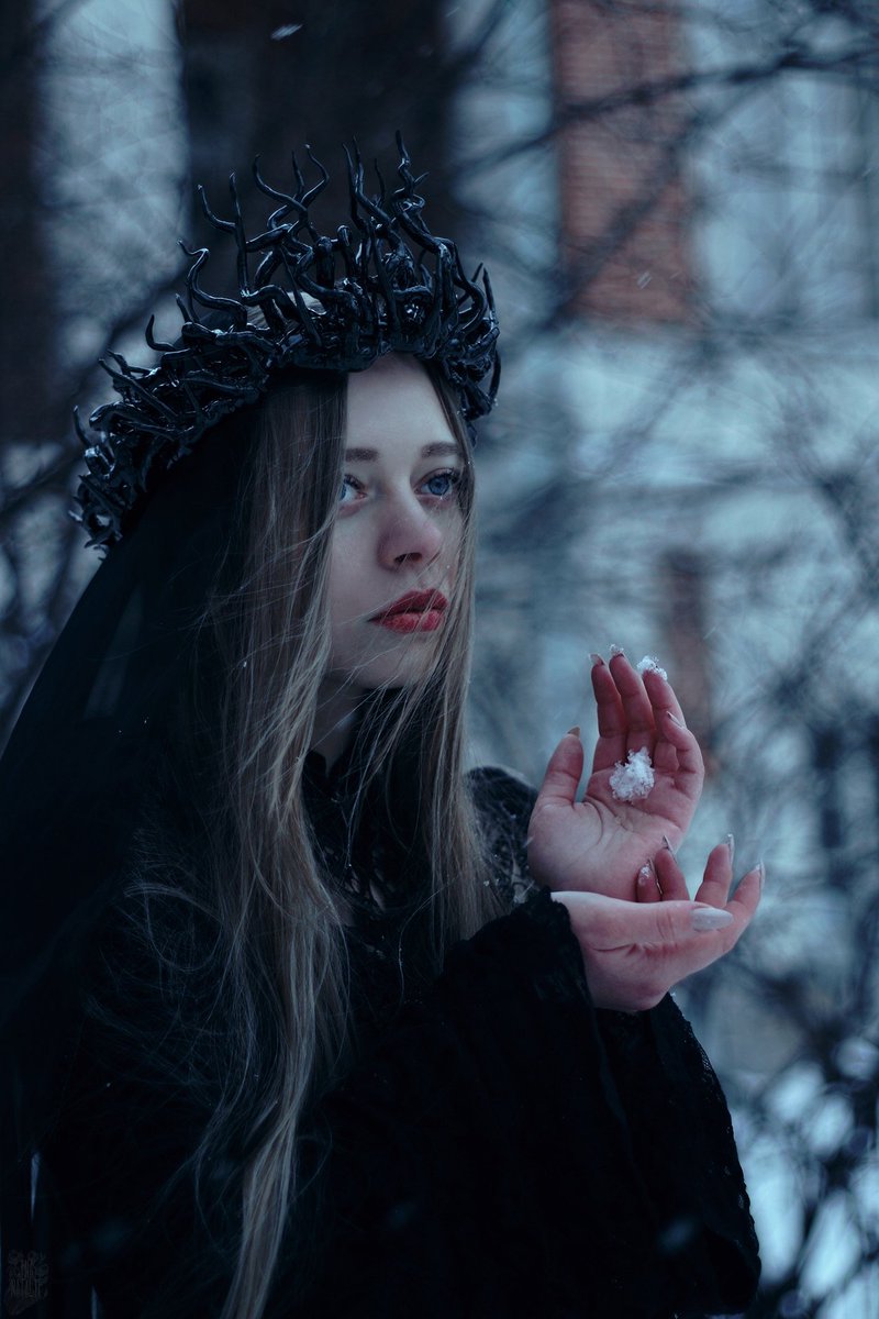 NatalieIna's tweet photo. Loss is a voice. Thousands of voices around. They merge together, take on a new form, become silence. And the silence frozing her...
Model - Aleksa Sadness.
Natalie Ina Photography.
January 2020.
#winter #Gothic #emotive #artphotography #dark #aesthetic #NatalieIna https://t.co/Nd03va4Lg4