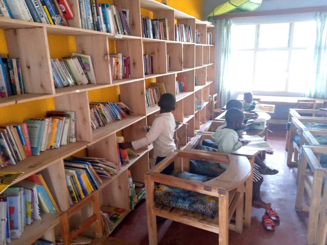 IAmMugenzi's tweet photo. What a great privilege of visiting @AgatiRwanda in @MusanzeDistrict helping individuals, from a baby nursery class to myself who read a #psychology book today:), sharpen their minds by #Reading. They are walking the talk helping, especially, kids "Open a Book, Open your Future" https://t.co/uA74FoRIZw