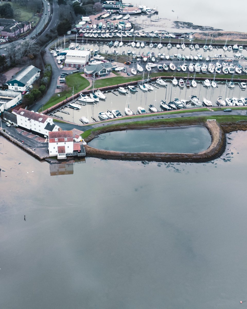suffhoto's tweet photo. The Winter Solstice is finally here, longer days here forward, check out these tones on the River Deben, Woodbridge, Suffolk UK today 📷🇬🇧

#dji #woodbridgesuffolk #woodbridgetidemill #suffhoto #sufhotoair #suffolk https://t.co/kCEDkIXrt5