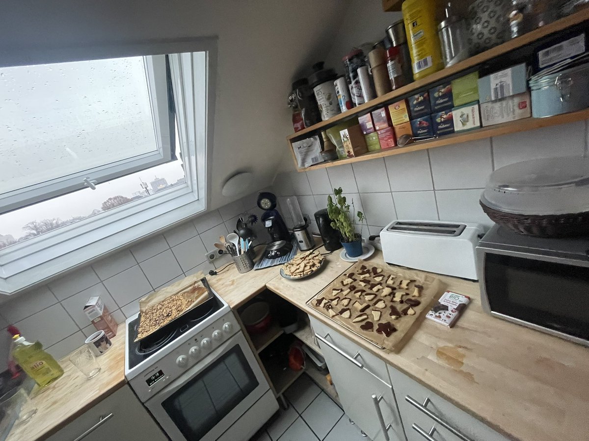 Zusammen mit meiner Wg habe ich, letztes Wochenende, vegane Plätzchen gebacken. 😍😊 Habt ihr schon die Weihnachtsbäckerei eröffnet?😊
#My5Tweets #gesundbewusstleben